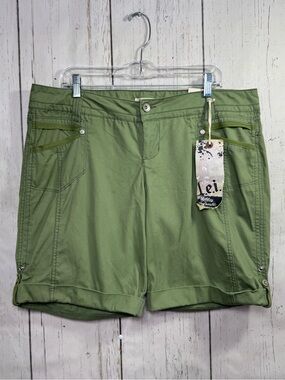 L.E.I. Green Cargo Bermuda Shorts Size 17 Juniors Y2K Utility Streetwear Skater